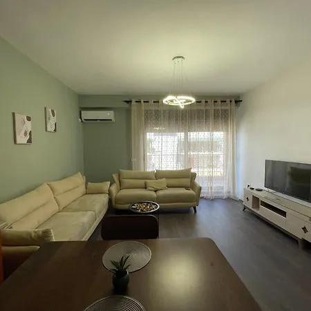 Jo-al, Delijorgji Apartamento